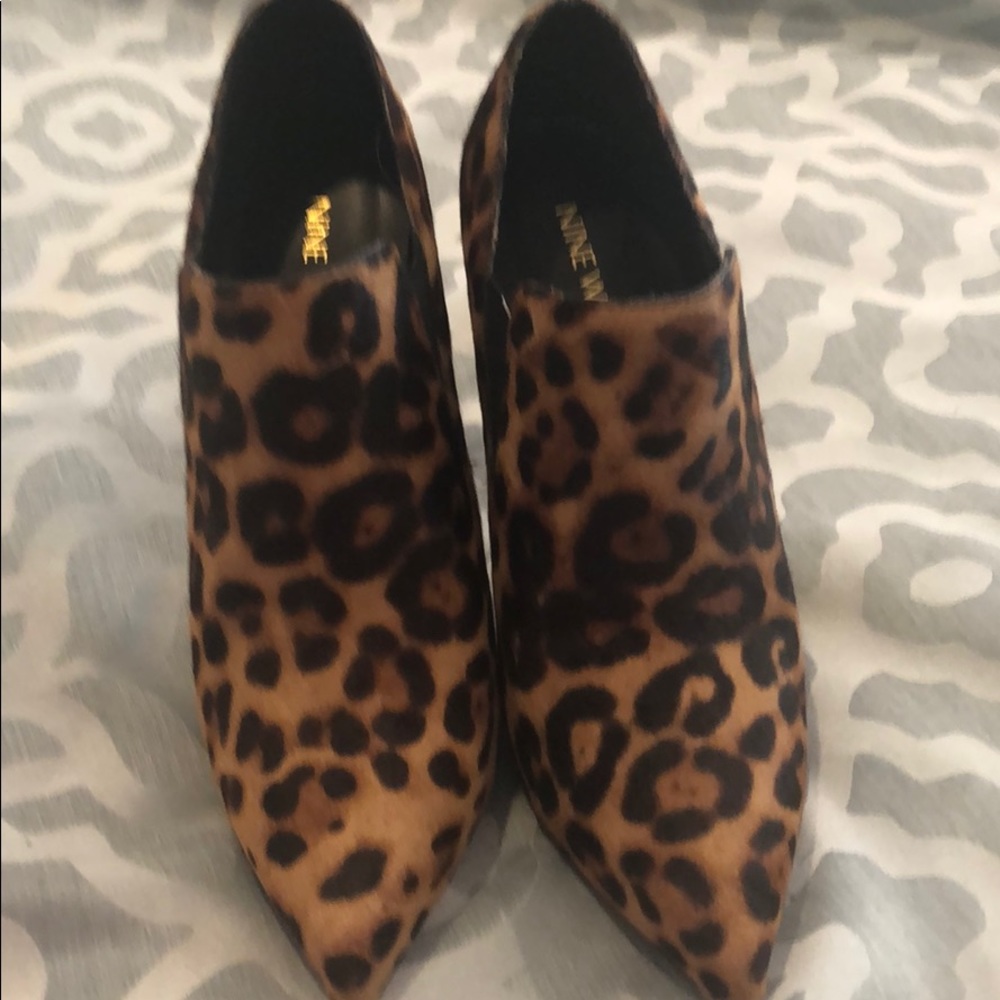 Worn once leopard print Nine West bootie sz 7